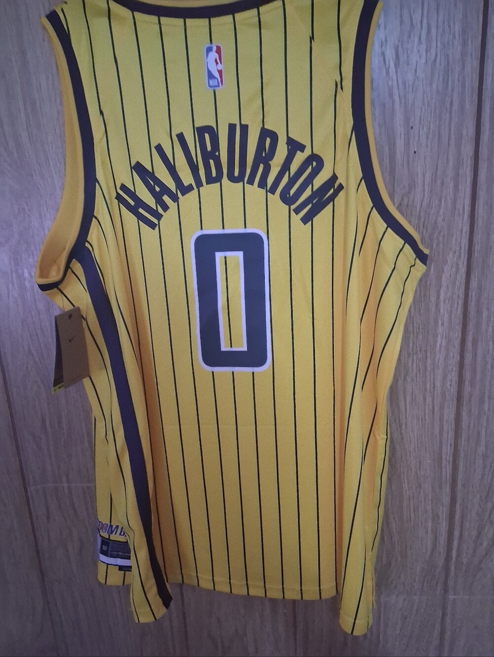 Mystery Sports Card With Tyrese Halliburton Indiana Pacers Statement XL Jersey